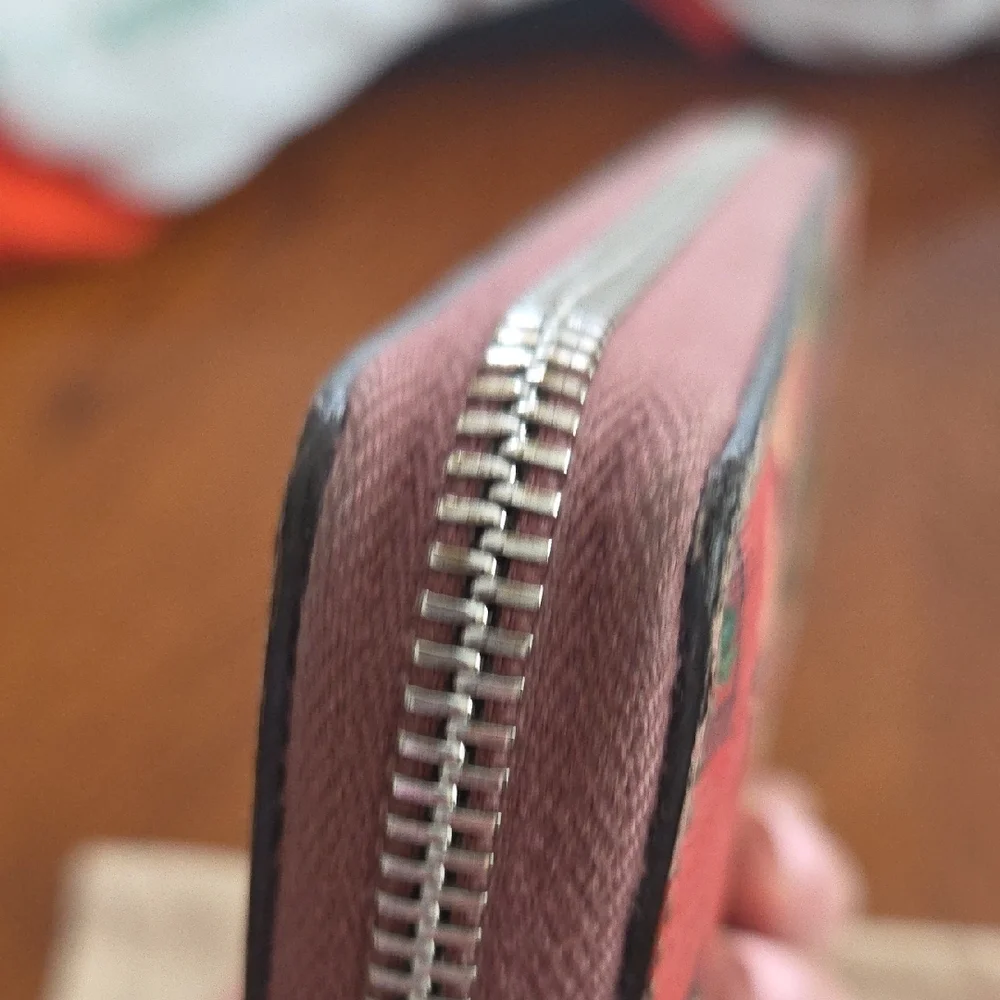 Gucci Floral GG Supreme Zip Around Wallet in Beige with Pink and Green Flowers - Picture 7 of 14